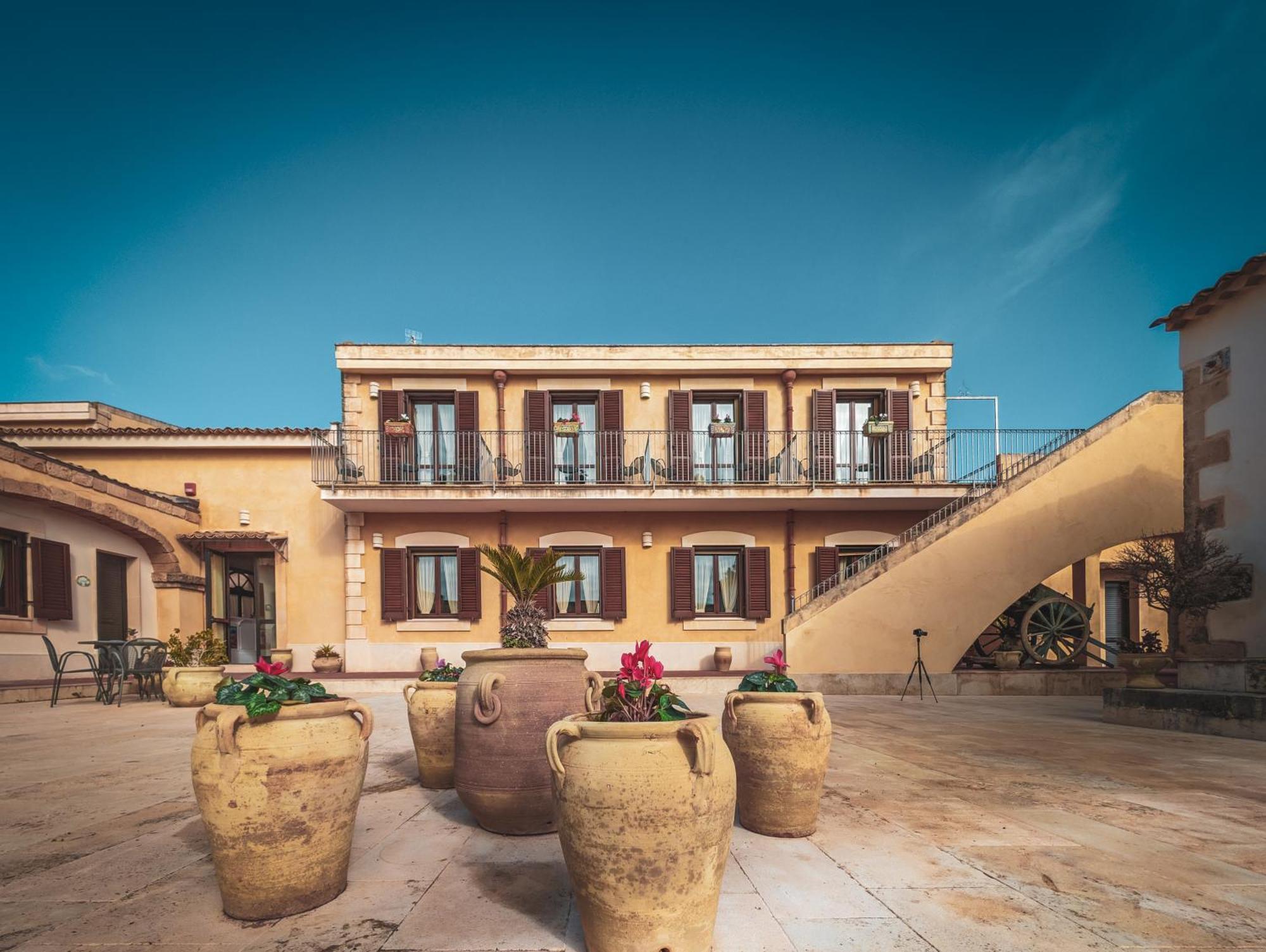 Hotel La Corte Del Sole Lido di Noto Esterno foto