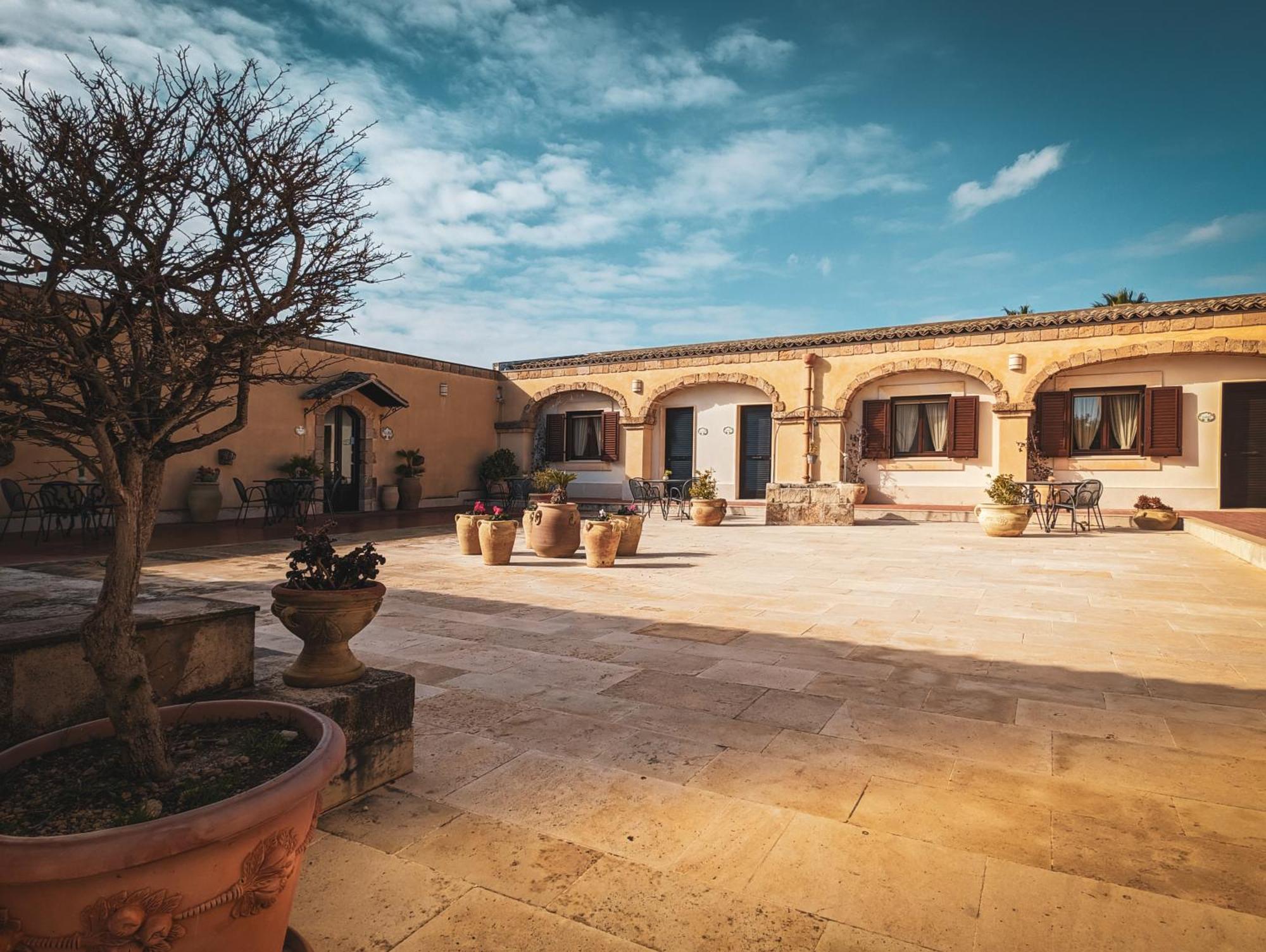 Hotel La Corte Del Sole Lido di Noto Esterno foto