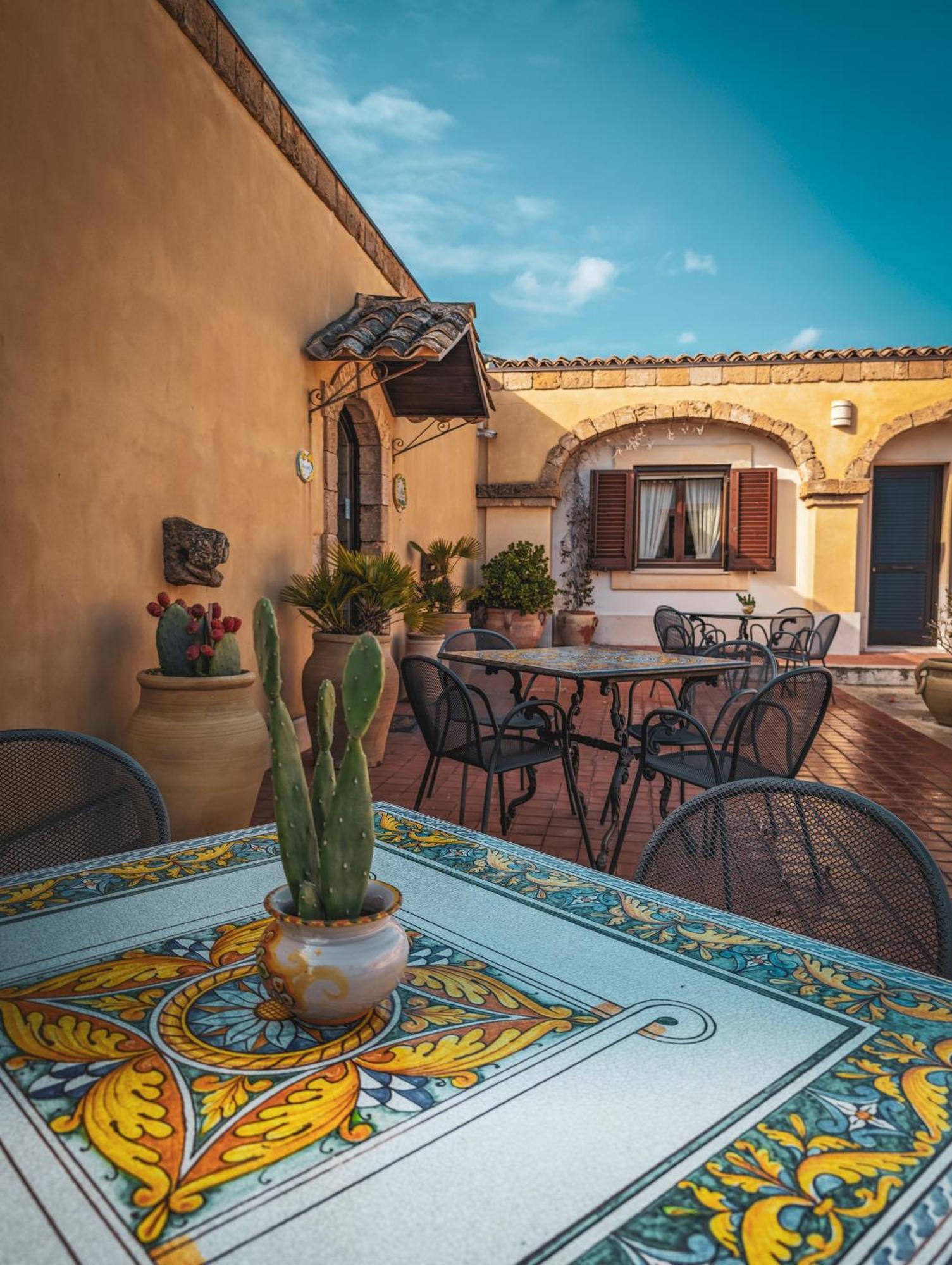 Hotel La Corte Del Sole Lido di Noto Esterno foto