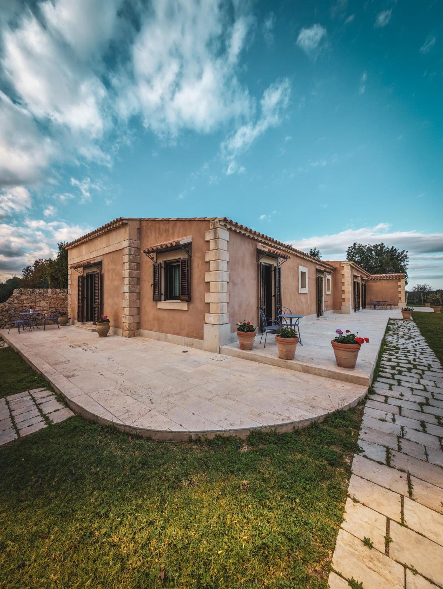 Hotel La Corte Del Sole Lido di Noto Esterno foto