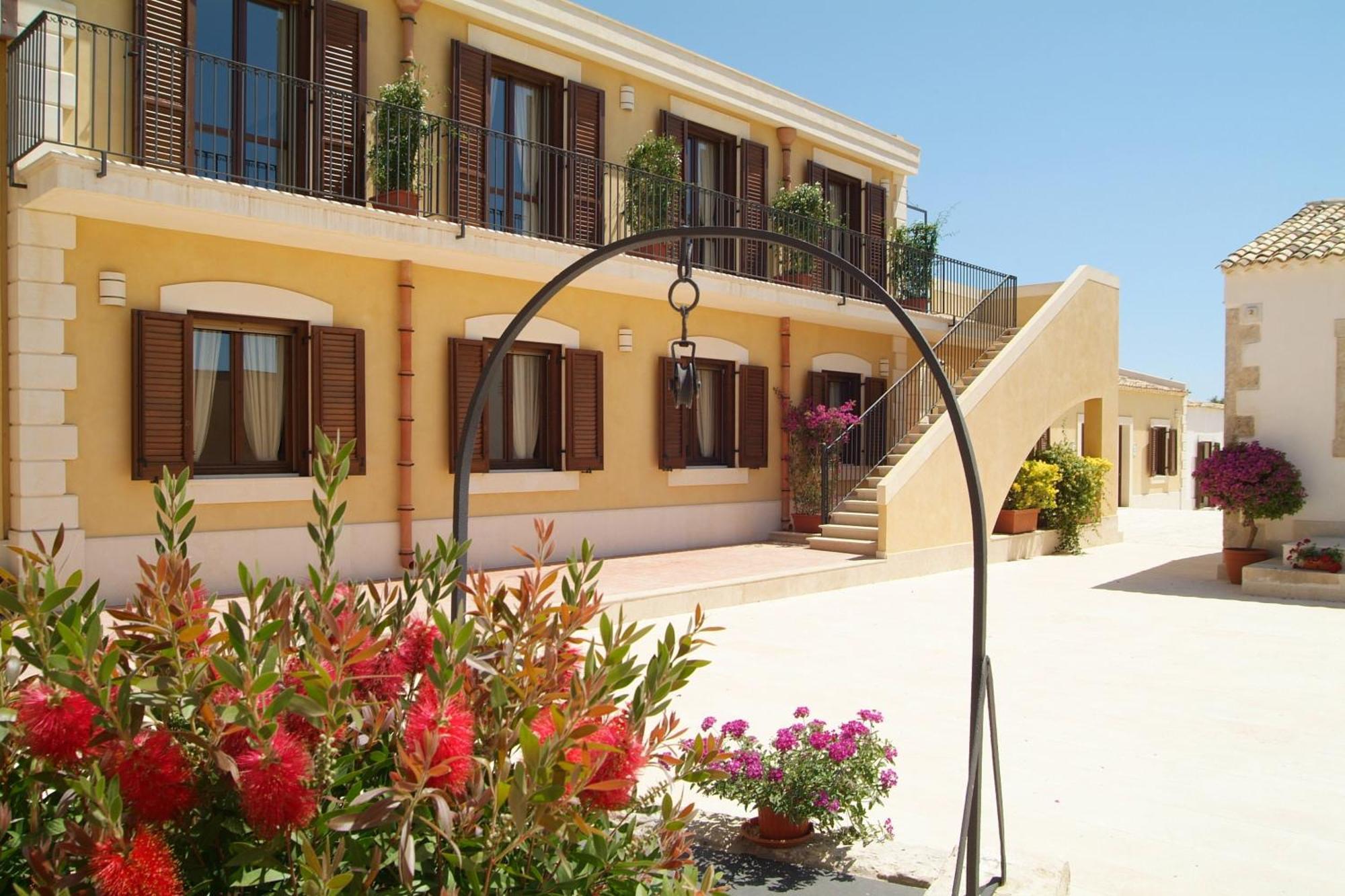Hotel La Corte Del Sole Lido di Noto Esterno foto