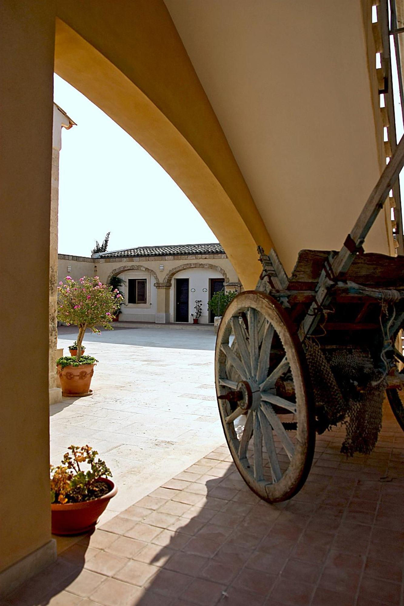Hotel La Corte Del Sole Lido di Noto Esterno foto